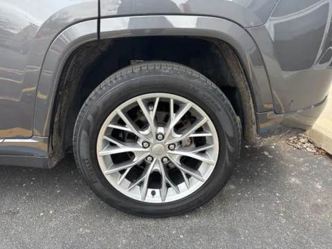 More photos of 2022 Jeep Grand Cherokee Summit at Zeigler Chrysler Dodge Jeep Ram of Grandville, MI