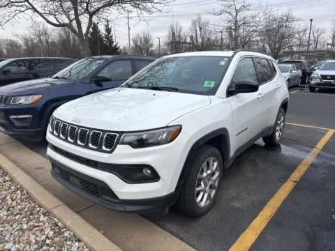 White 2024 Jeep Compass Latitude Lux for sale in Grandville, MI