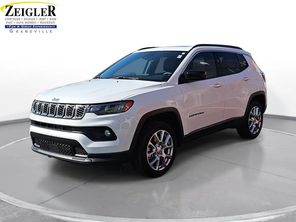 White 2024 Jeep Compass Latitude Lux for sale in Grandville, MI