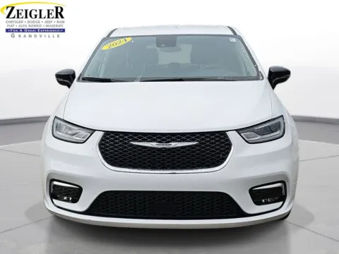 Photos of 2024 Chrysler Pacifica Touring L for sale in Grandville, MI at Zeigler Chrysler Dodge Jeep Ram of Grandville