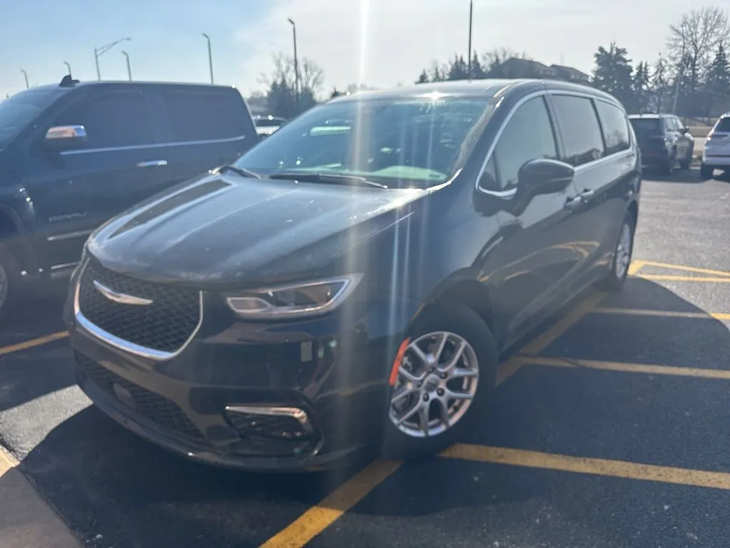 Black 2024 Chrysler Pacifica Touring L for sale in Grandville, MI