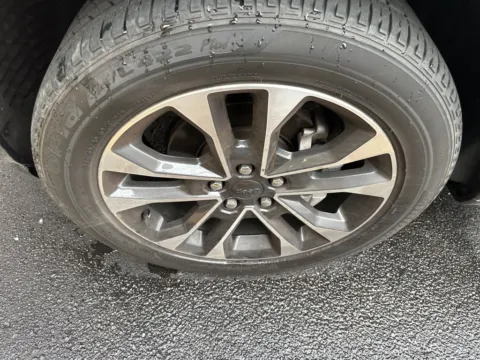 More photos of 2022 Jeep Grand Cherokee Overland at Zeigler Chrysler Dodge Jeep Ram of Grandville, MI