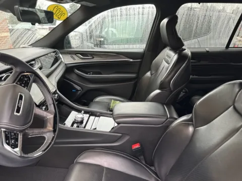 More photos of 2022 Jeep Grand Cherokee Overland at Zeigler Chrysler Dodge Jeep Ram of Grandville, MI