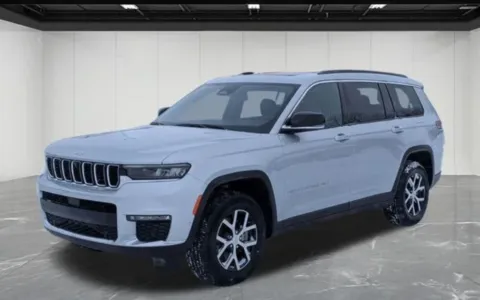 White 2024 Jeep Grand Cherokee L Limited for sale in Grandville, MI