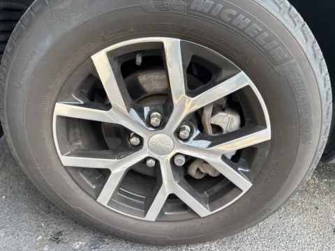 More photos of 2023 Jeep Grand Cherokee Limited at Zeigler Chrysler Dodge Jeep Ram of Grandville, MI