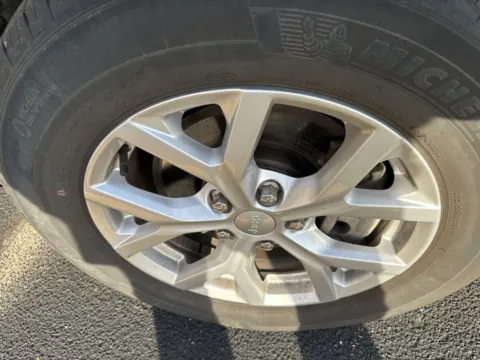 More photos of 2023 Jeep Grand Cherokee L Limited at Zeigler Chrysler Dodge Jeep Ram of Grandville, MI