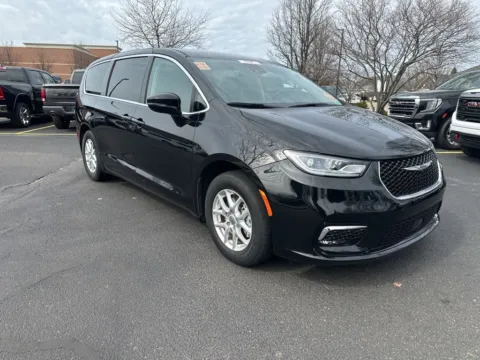 Black 2024 Chrysler Pacifica Touring L for sale in Grandville, MI