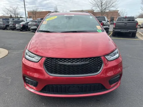 Photos of 2025 Chrysler Pacifica Limited for sale in Grandville, MI at Zeigler Chrysler Dodge Jeep Ram of Grandville