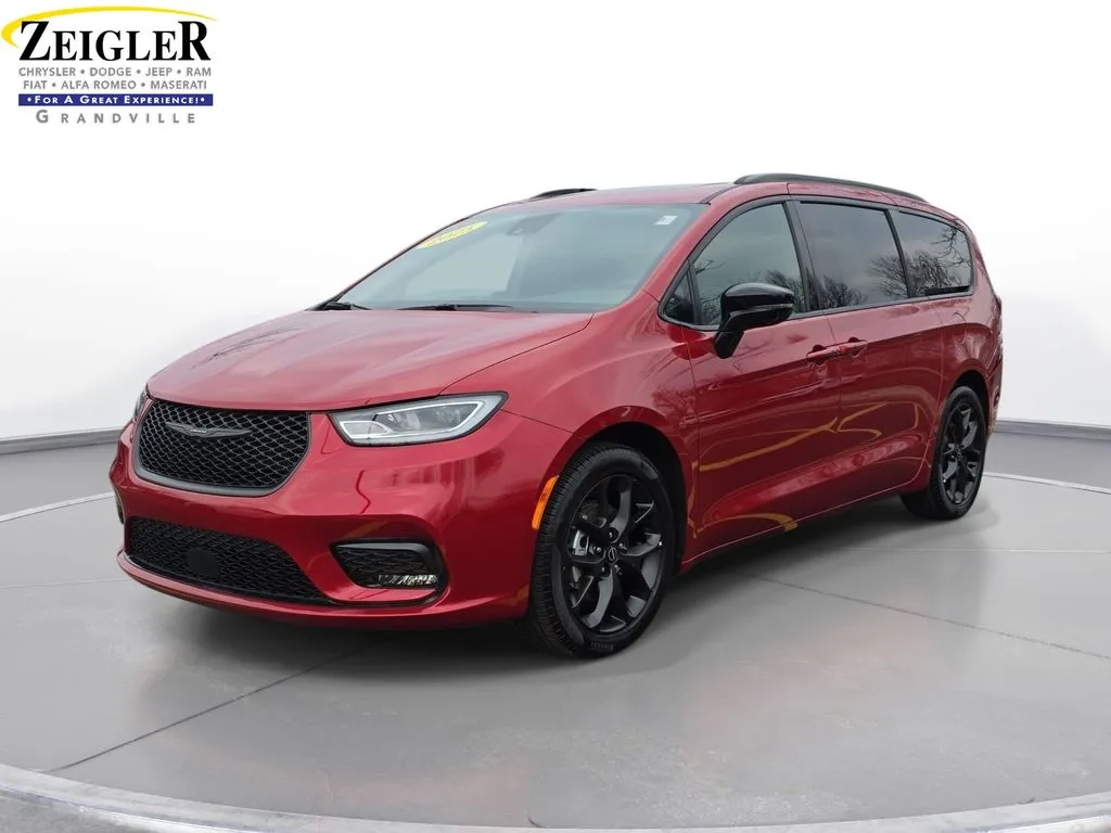 2025 Chrysler Pacifica Limited for sale in Grandville, MI