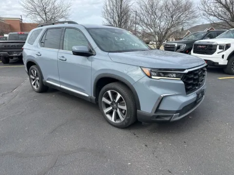 Black 2023 Honda Pilot Touring for sale in Grandville, MI