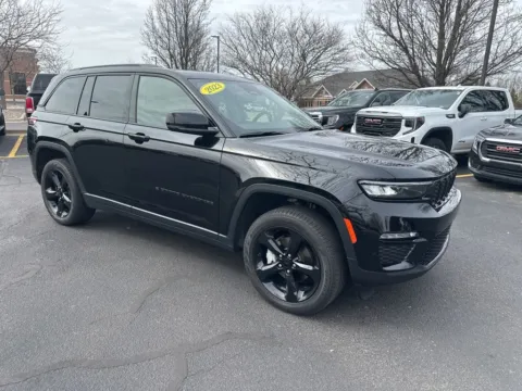 Black 2023 Jeep Grand Cherokee Limited for sale in Grandville, MI