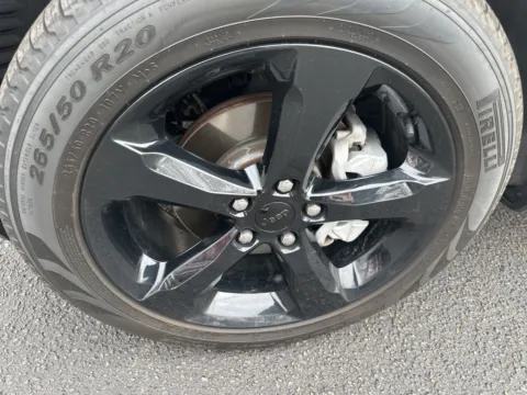 More photos of 2023 Jeep Grand Cherokee Limited at Zeigler Chrysler Dodge Jeep Ram of Grandville, MI