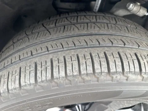 More photos of 2023 Jeep Grand Cherokee Limited at Zeigler Chrysler Dodge Jeep Ram of Grandville, MI