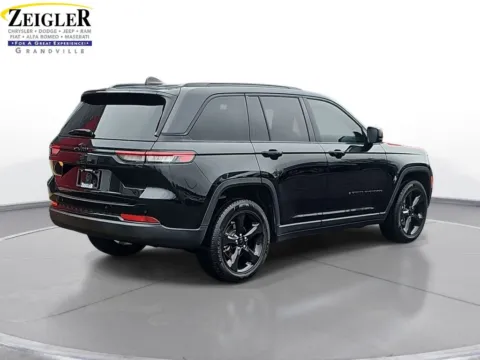 More photos of 2023 Jeep Grand Cherokee Altitude at Zeigler Chrysler Dodge Jeep Ram of Grandville, MI