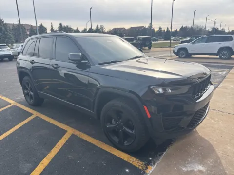 More photos of 2023 Jeep Grand Cherokee Altitude at Zeigler Chrysler Dodge Jeep Ram of Grandville, MI