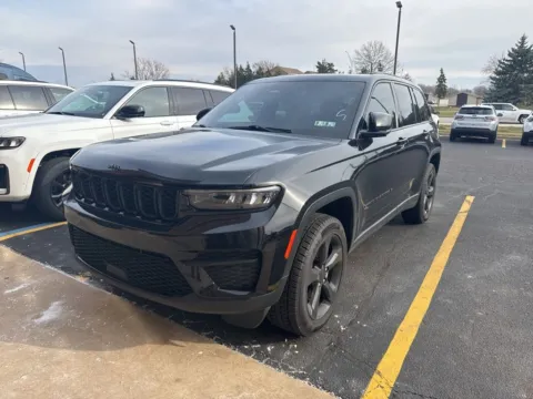 Black 2023 Jeep Grand Cherokee Altitude for sale in Grandville, MI
