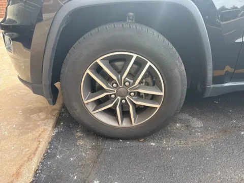 More photos of 2021 Jeep Grand Cherokee Limited at Zeigler Chrysler Dodge Jeep Ram of Grandville, MI