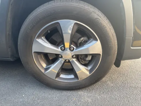 More photos of 2019 Jeep Cherokee Limited at Zeigler Chrysler Dodge Jeep Ram of Grandville, MI