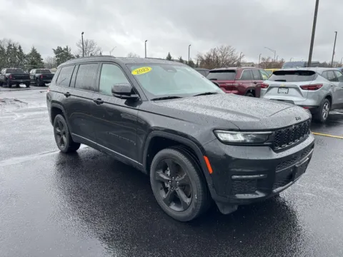Black 2023 Jeep Grand Cherokee L Limited for sale in Grandville, MI