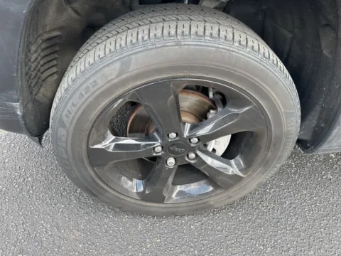 More photos of 2023 Jeep Grand Cherokee Altitude at Zeigler Chrysler Dodge Jeep Ram of Grandville, MI