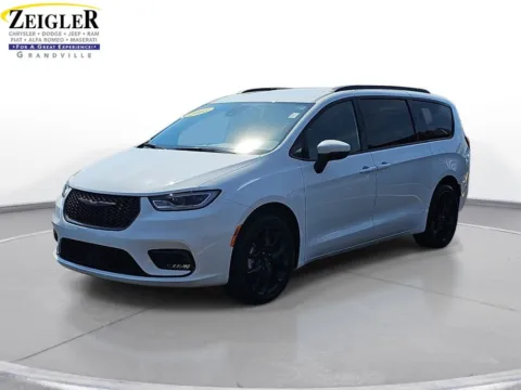 White 2023 Chrysler Pacifica Touring L for sale in Grandville, MI