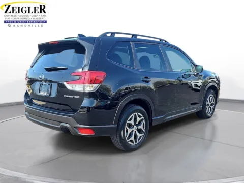 More photos of 2022 Subaru Forester Premium at Zeigler Chrysler Dodge Jeep Ram of Grandville, MI