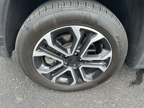 More photos of 2023 Jeep Compass Limited at Zeigler Chrysler Dodge Jeep Ram of Grandville, MI