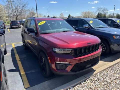 More photos of 2023 Jeep Grand Cherokee Limited at Zeigler Chrysler Dodge Jeep Ram of Grandville, MI