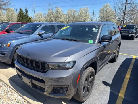 Gray 2023 Jeep Grand Cherokee L Altitude for sale in Grandville, MI