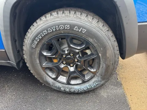 More photos of 2022 Jeep Cherokee Trailhawk at Zeigler Chrysler Dodge Jeep Ram of Grandville, MI