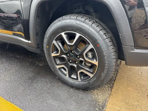 More photos of 2020 Jeep Compass Trailhawk at Zeigler Chrysler Dodge Jeep Ram of Grandville, MI