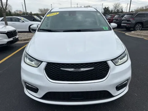 White 2023 Chrysler Pacifica Touring L for sale in Grandville, MI