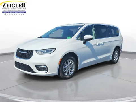 White 2023 Chrysler Pacifica Touring L for sale in Grandville, MI