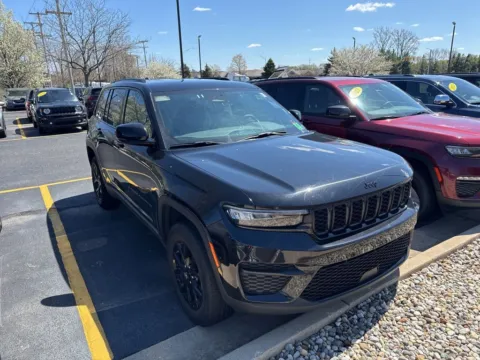 More photos of 2025 Jeep Grand Cherokee Altitude at Zeigler Chrysler Dodge Jeep Ram of Grandville, MI