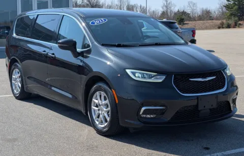 Black 2023 Chrysler Pacifica Touring L for sale in Grandville, MI