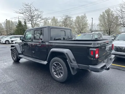 More photos of 2023 Jeep Gladiator Overland at Zeigler Chrysler Dodge Jeep Ram of Grandville, MI