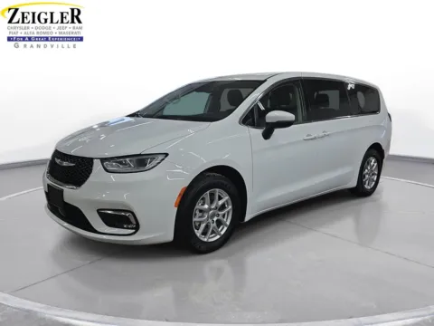 White 2023 Chrysler Pacifica Touring L for sale in Grandville, MI