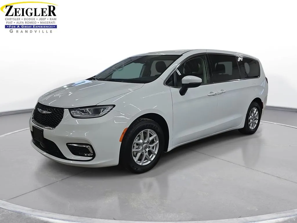 White 2023 Chrysler Pacifica Touring L for sale in Grandville, MI