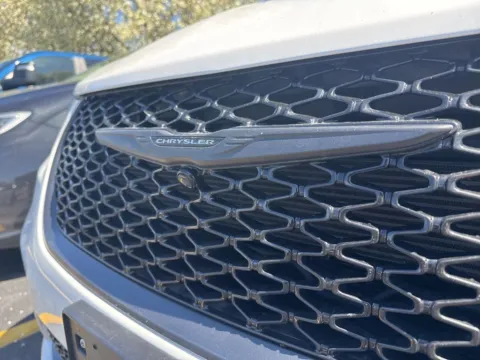 More photos of 2025 Chrysler Pacifica Limited at Zeigler Chrysler Dodge Jeep Ram of Grandville, MI