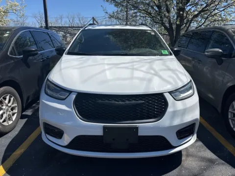 Another view of 2025 Chrysler Pacifica Limited for sale in Grandville, MI at Zeigler Chrysler Dodge Jeep Ram of Grandville