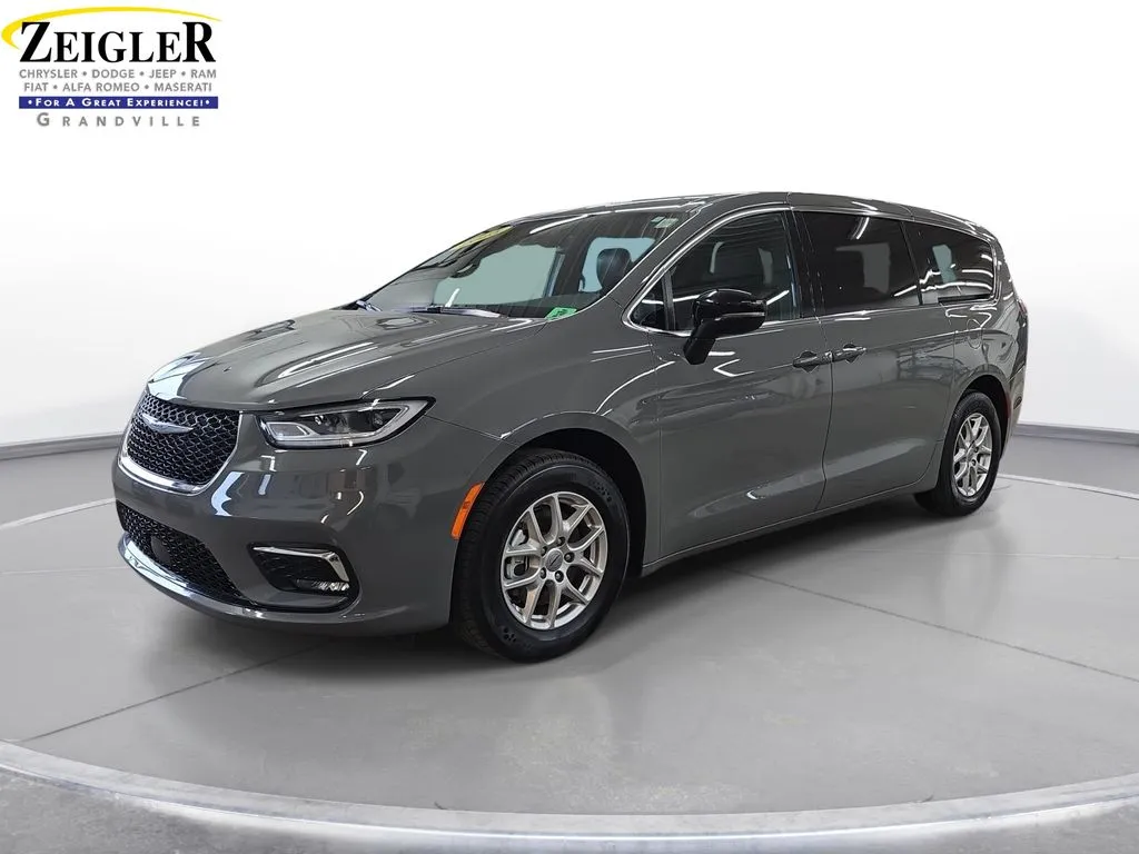 Gray 2025 Chrysler Pacifica Select for sale in Grandville, MI