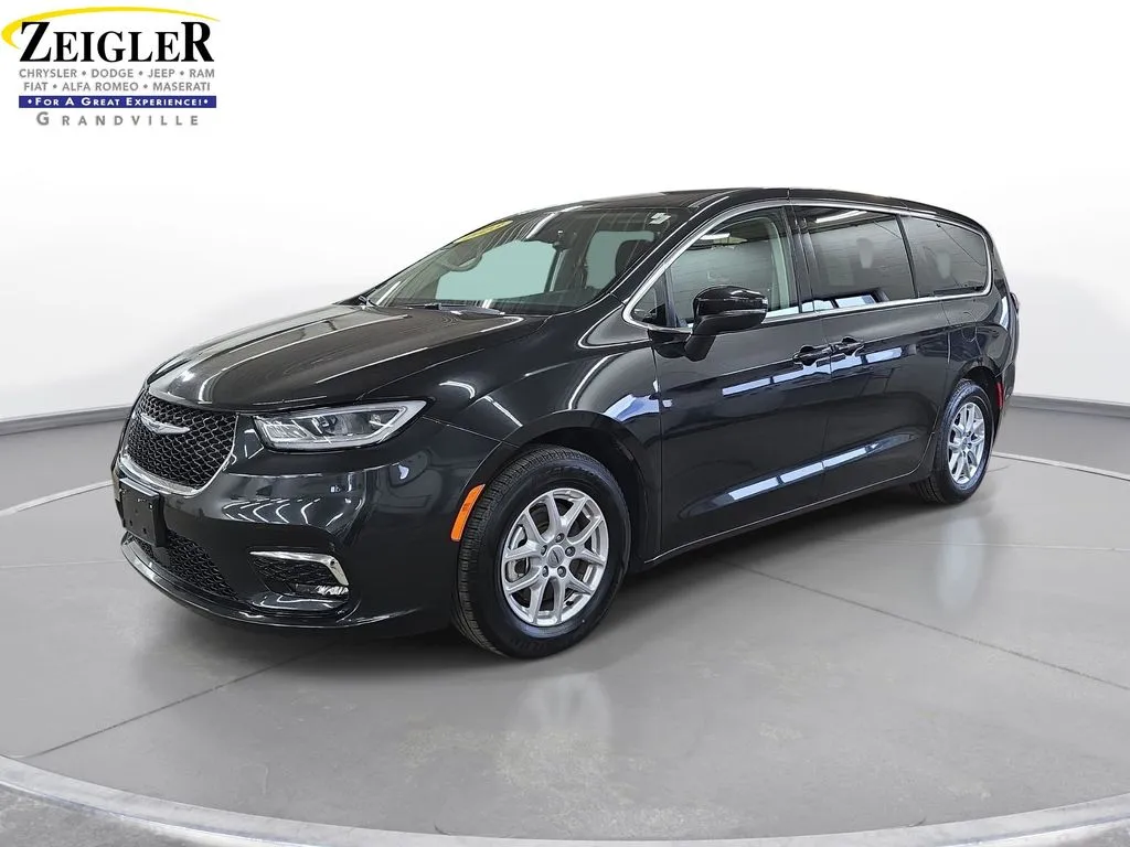 Black 2023 Chrysler Pacifica Touring L for sale in Grandville, MI