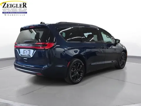 More photos of 2025 Chrysler Pacifica Limited at Zeigler Chrysler Dodge Jeep Ram of Grandville, MI