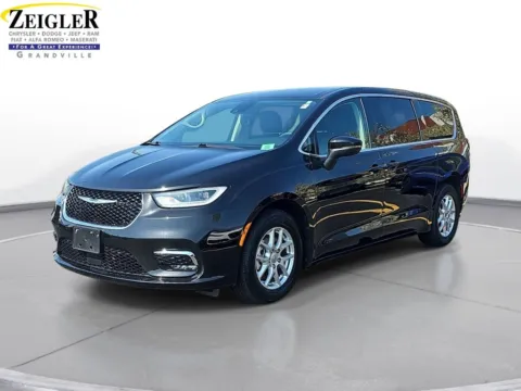 Black 2023 Chrysler Pacifica Touring L for sale in Grandville, MI