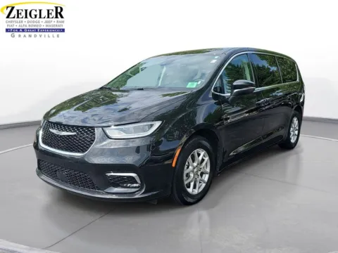 Black 2023 Chrysler Pacifica Touring L for sale in Grandville, MI