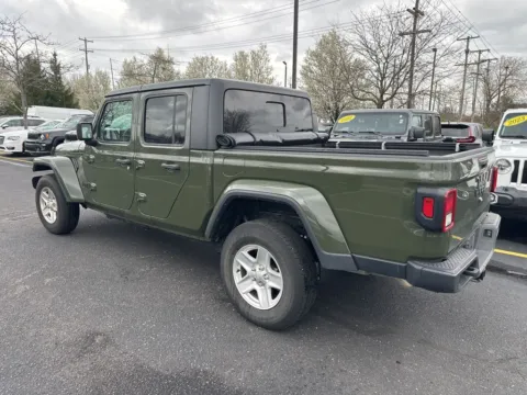 More photos of 2023 Jeep Gladiator Sport S at Zeigler Chrysler Dodge Jeep Ram of Grandville, MI