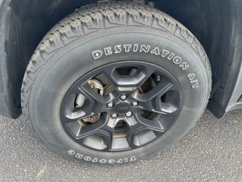 More photos of 2022 Jeep Cherokee X at Zeigler Chrysler Dodge Jeep Ram of Grandville, MI