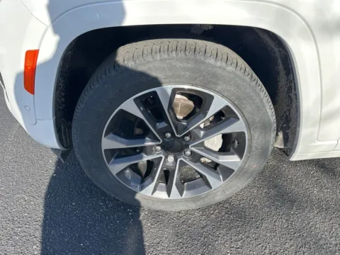 More photos of 2023 Jeep Grand Cherokee Overland at Zeigler Chrysler Dodge Jeep Ram of Grandville, MI