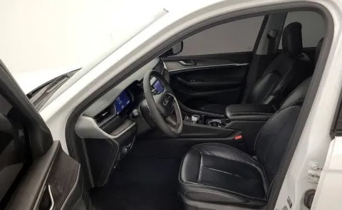 More photos of 2023 Jeep Grand Cherokee Limited at Zeigler Chrysler Dodge Jeep Ram of Grandville, MI