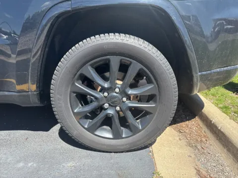 More photos of 2020 Jeep Grand Cherokee Altitude at Zeigler Chrysler Dodge Jeep Ram of Grandville, MI